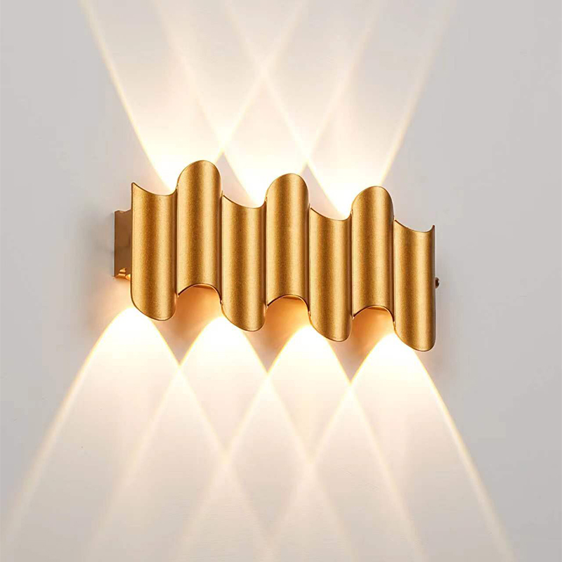 Aluminum Golden Body LED Wall  - đánh giá và giá Outdoor Lighting Lux