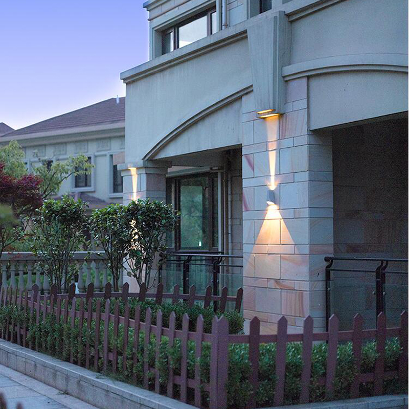 Đèn LED 12W Ngoài Trời & Trong - đánh giá và giá Outdoor Lighting Lux